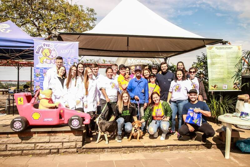 Ação durante o Rally Erechim busca adoção e conscientização da causa animal