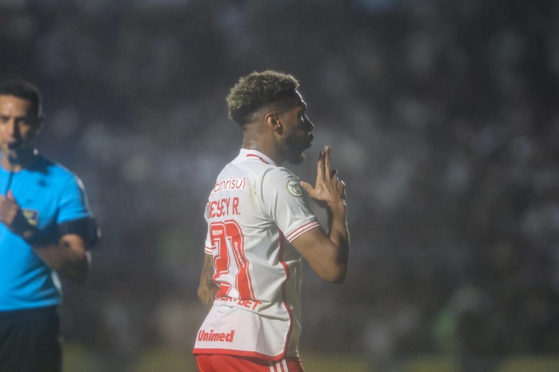 Inter vence o Vasco fora de casa e chega ao 15º jogo de invencibilidade no ano