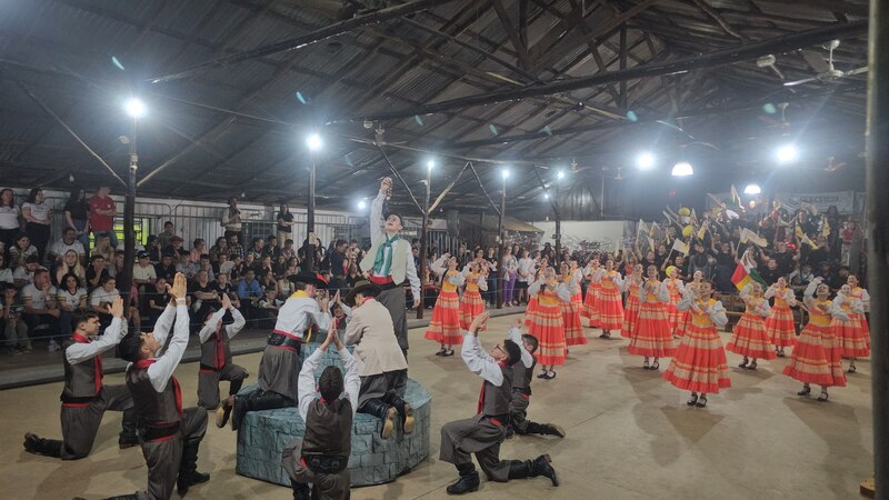 Invernada Mirim do CTG  Sentinela da Querência dá show em Santa Maria