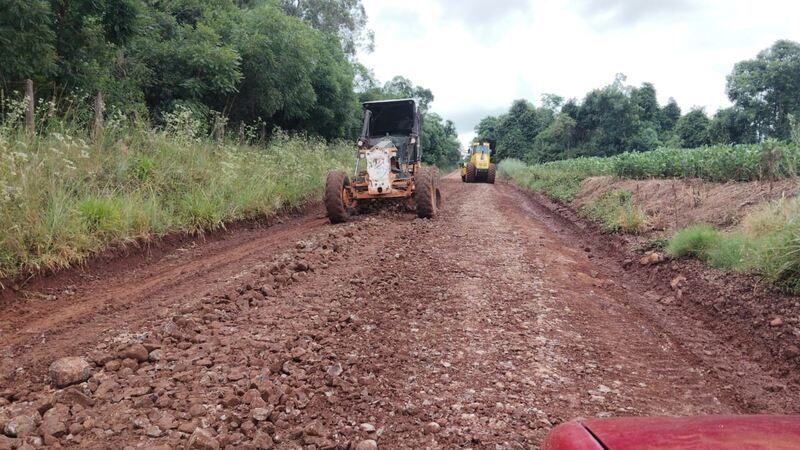 Entre Rios do Sul realiza manutenção na estrada que liga o município a Cruzaltense