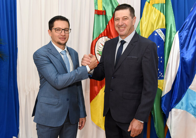 Anderson Bagatini e Nico Pan assumem Prefeitura de Barra do Rio Azul