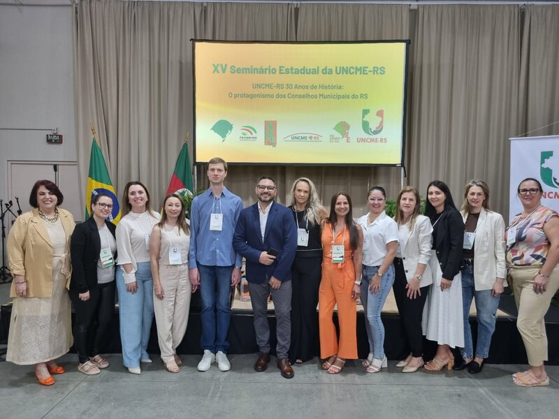 Representantes da Secretaria de Educação de Erechim participam do XV Seminário Estadual da UNCME