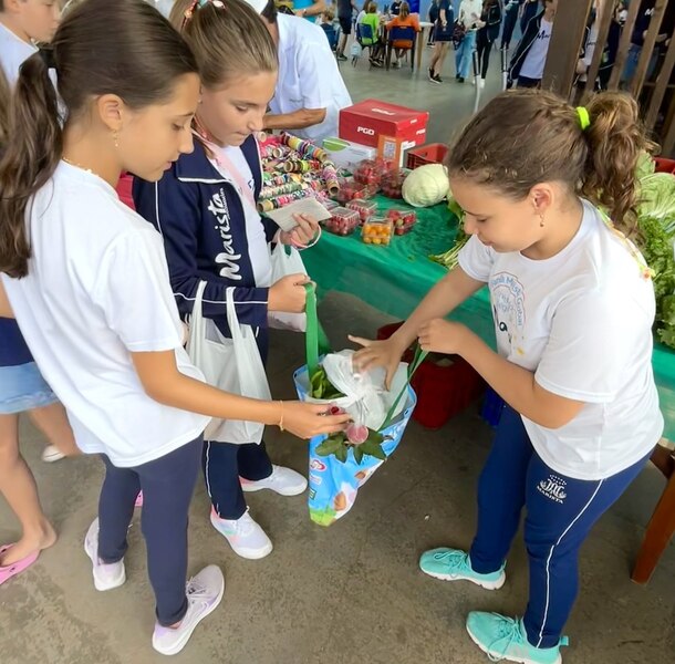 Feira do Produtor na Escola conecta crianças com alimentos saudáveis e sustentáveis desde a infância