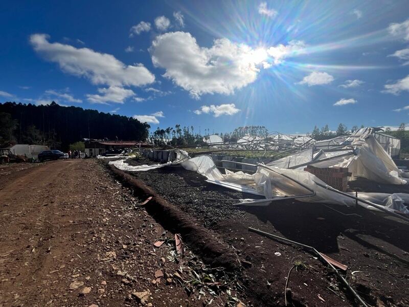 As imagens da destruição provocada pela passagem de um tornado em Erval Grande