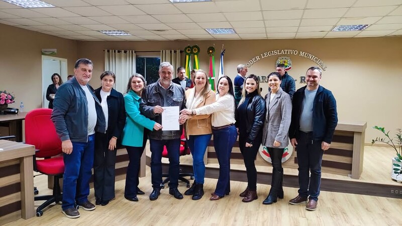 https://auonline.com.br/upload/noticias/2025/06/md_57351054494b7bb79de1212b23e50184.jpg