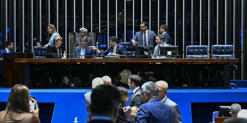 Senado aprova regras para proteger crianças e adolescentes na internet