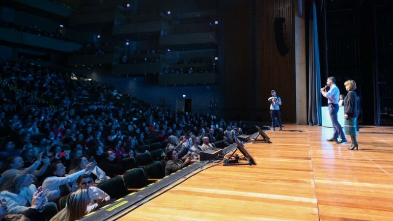 Eduardo Leite anuncia programa de valorização da educação no RS