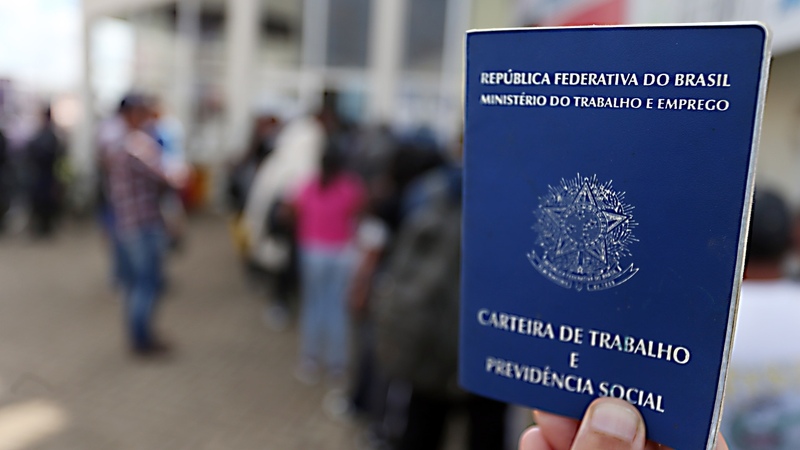 RS cria 76 mil vagas formais em 2025 e fica entre os seis estados que mais geraram empregos no país