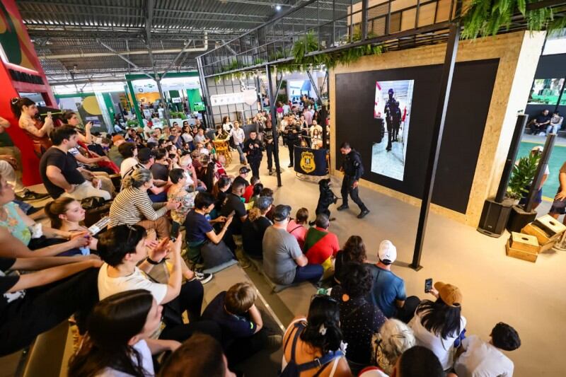 Cães da Polícia Penal encantam público em apresentação na Expointer