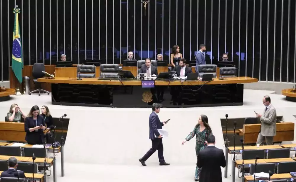 Votação no Congresso pode mudar penas do 8 de Janeiro e impactar condenados